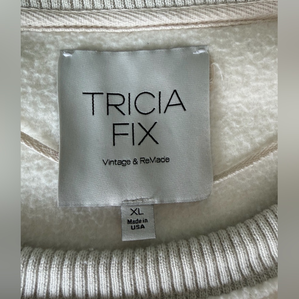 Tricia Fix Farm Friend Sweater Womens XL White Fleece Highland Cow Pullover USA - Picture 5 of 9